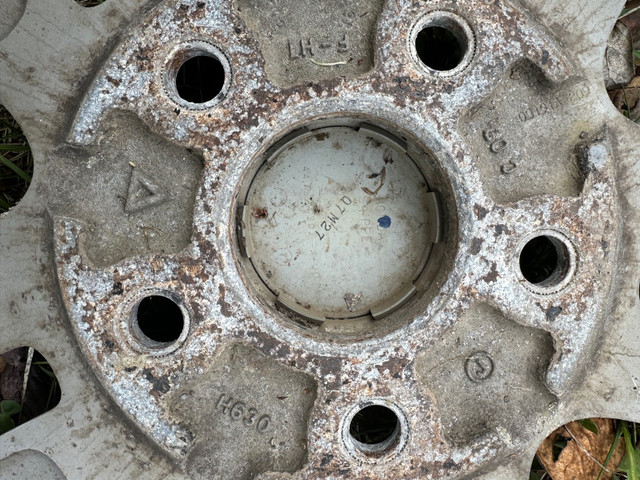 Honda alloy rims  4. 17”x 7” .  5 hole , 114.3  mm. bolt circle  in Tires & Rims in St. Albert - Image 4