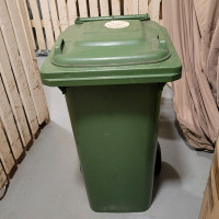 Compost / Garbage Bin