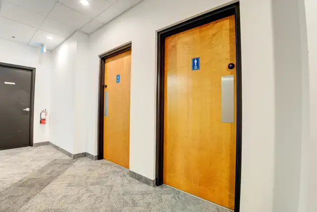 Office Unit for Rent by Owner in Commercial & Office Space for Rent in Oakville / Halton Region - Image 15