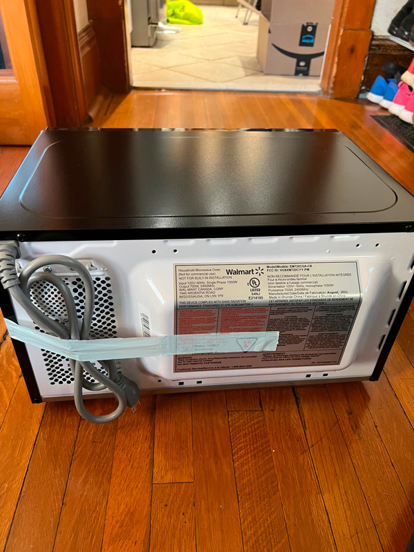 Brand New Hamilton Beach 0.7 Cu. Ft. Black Microwave Oven Microwaves