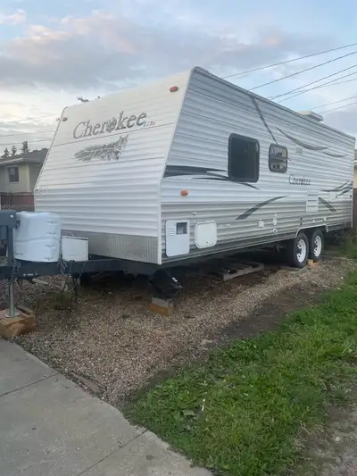 2007 Forest River Cherokee 23d with rear bunks, well maintained, comes with hitch and stabilizer bar...