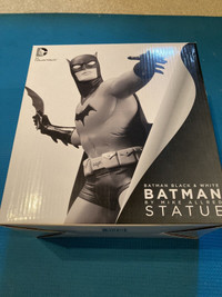 Batman Black & White statue - Batman by Mike Allred