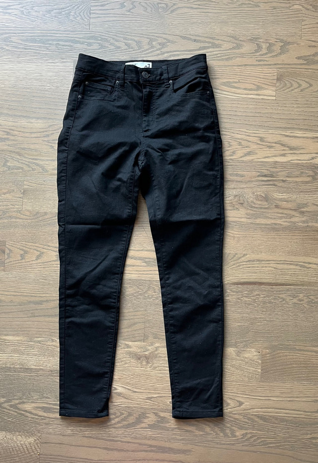 4 pair of High Rise Skinny Jean.  Size 7 in Women's - Bottoms in Ottawa - Image 4