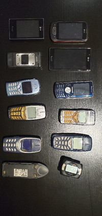 Old smart phones and vintage cell phones