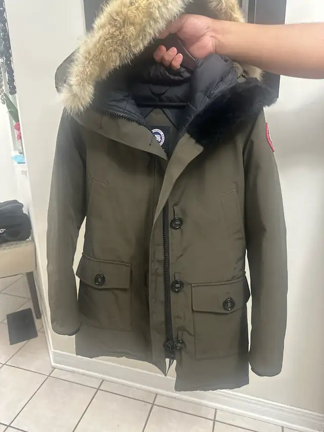 CANADA GOOSE  MEDIUM JACKET in Women's - Tops & Outerwear in Ottawa - Image 3