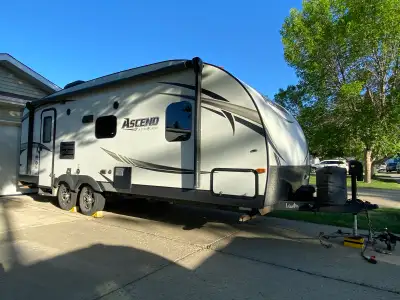 Selling our 2015 Evergreen Ascend 23’ trailer. Please message me if you have any questions or want a...
