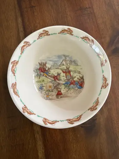 This vintage Royal Doulton Bunnykins bowl is a delightful piece for any collector or family. The cha...