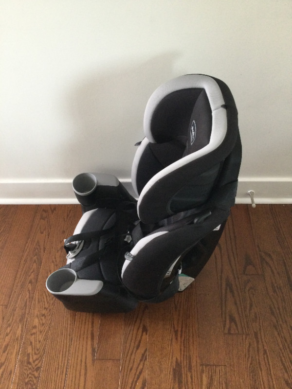 Child Car Seat in Strollers, Carriers & Car Seats in St. Catharines - Image 2
