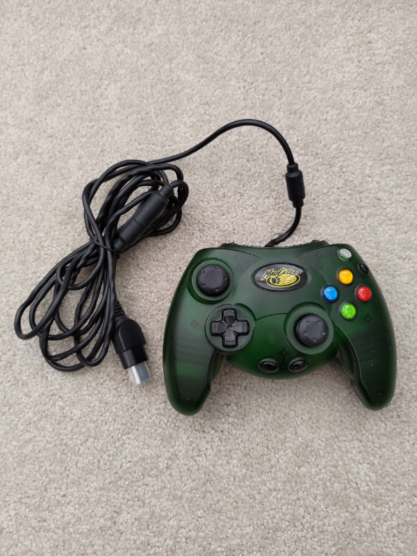 Original Xbox - Mad Catz Control Pad #4516 - Green Trans. Duke C in Older Generation in Burnaby/New Westminster