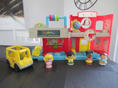 . Fisher-Price Little People Talking Musical School House, School Bus, & 4 Little People . . CHECK O...