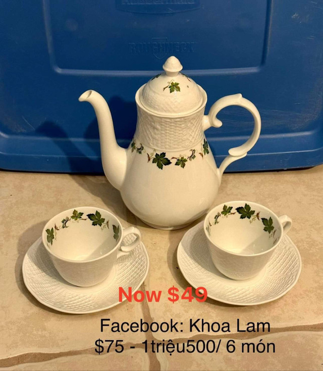 Vintage Marlborough Old English tea pot and 2 tea sets  in Kitchen & Dining Wares in Oakville / Halton Region