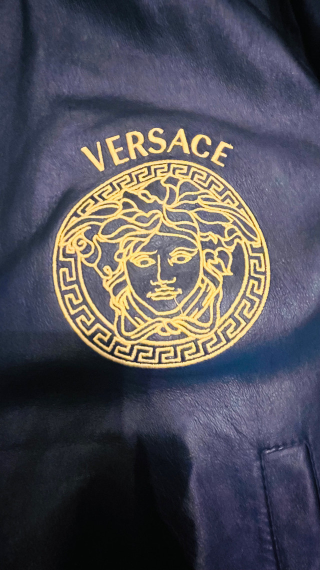  Men’s Versace leather jacket with medusa head emblem dans Hommes  à Ville de Toronto - Image 2