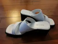 White leather sandals/sandales en cuir blanc 