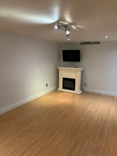 SELF-CONTAINED BACHELOR / 1-BEDROOM UNIT IN A BASEMENT FOR RENT – OSHAWA ✨ PRIVATE ENTRANCE • PRIVAT...