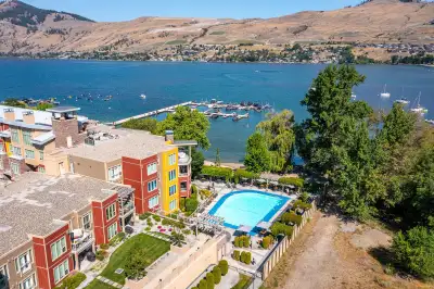 Luxury 4 Bed/4 Bath Lakefront Home – Fully Furnished - Boat lift