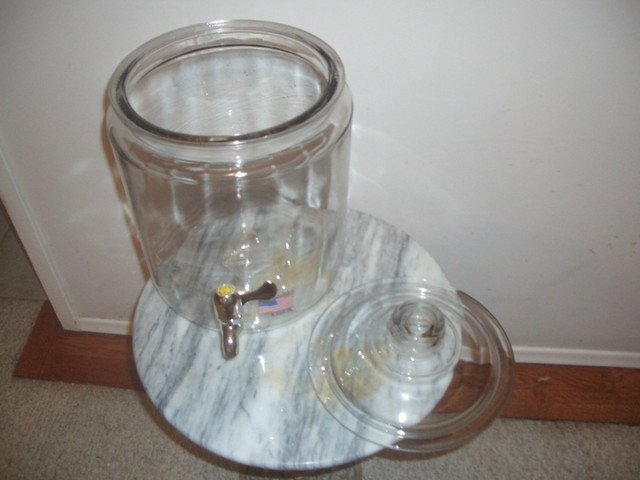 Glass Juice Jar with tap in Kitchen & Dining Wares in Edmonton - Image 2
