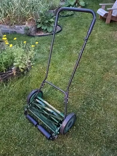 Lee Valley reel mower. Includes a generic brand sharpening kit with lapping compound.