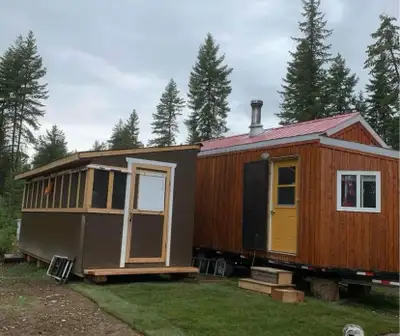 Tiny house on trailer - 20ft long cozy cabin living 120v hookup Loads of cupboard space, storage und...