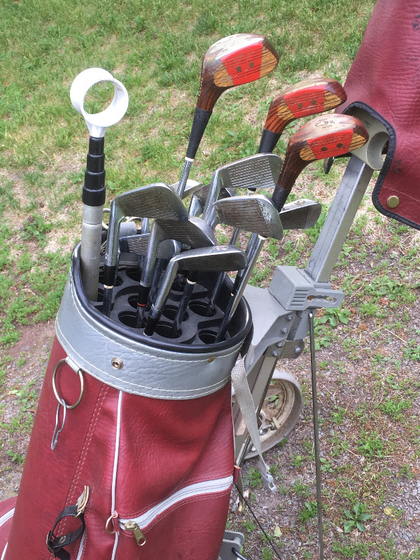 Bâtons de golf avec sac et chariot dans Golf  à Lévis - Image 2