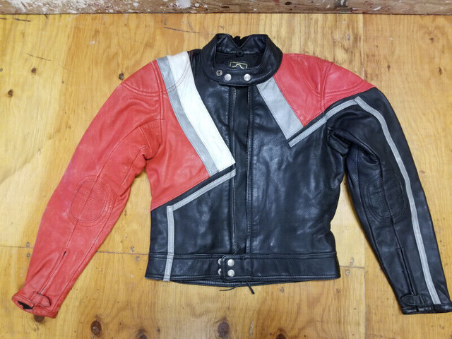 Women's Vintage Leather Motorcycle Jacket. size small in Women's - Tops & Outerwear in Oakville / Halton Region