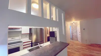 5.5 BIG LARGE CONDO IN CENTER OF VILLAGE (VACANT NOW)