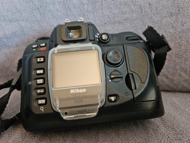 Nikon D100 Camera BODY only  with Manual in Cameras & Camcorders in Oshawa / Durham Region - Image 2