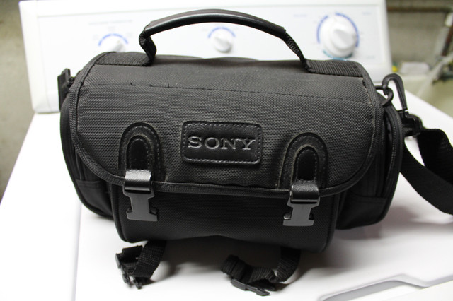 Sony Camcorder Camera Bag in Cameras & Camcorders in Kitchener / Waterloo - Image 2