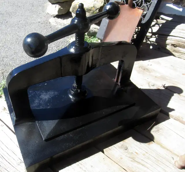 Antique Large Cast Iron Book Press63782626649731123