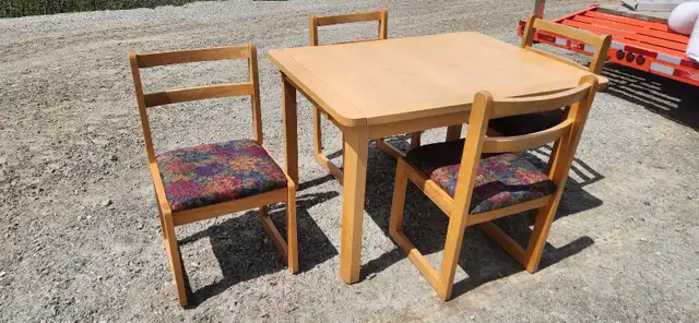 table de cuisine en bois  in Dining Tables & Sets in Thetford Mines - Image 3