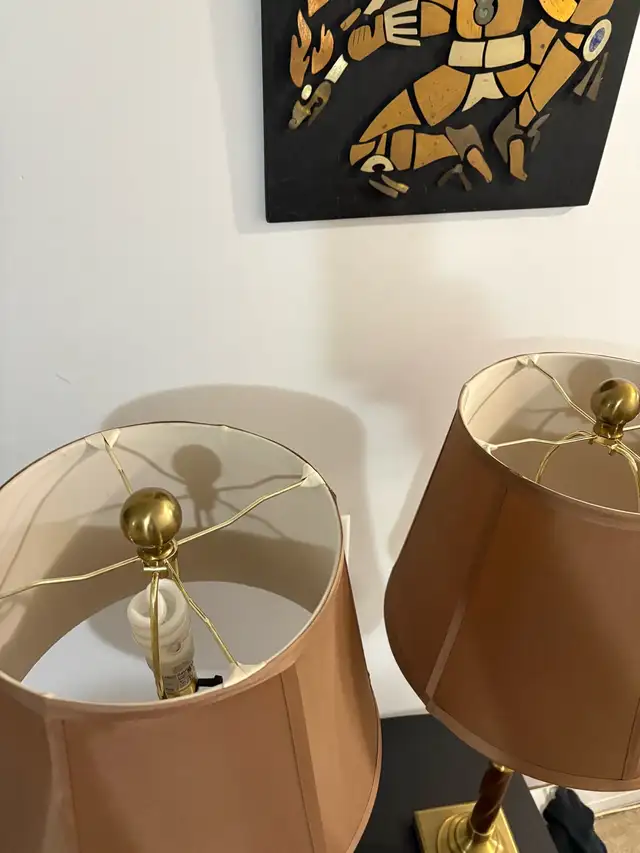 Pair of Vintage Brass and Wood Table Lamps in Indoor Lighting & Fans in City of Toronto - Image 10