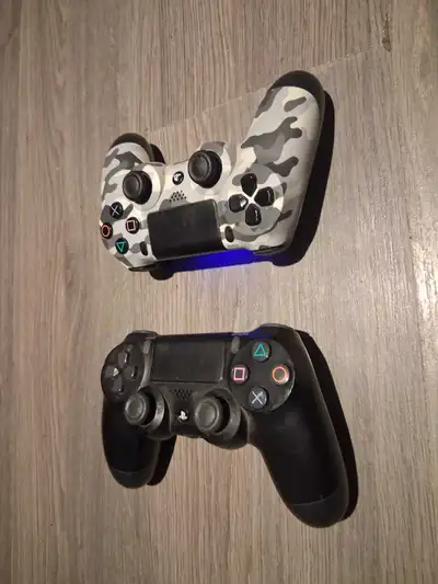 2 manettes ps4 original, View more