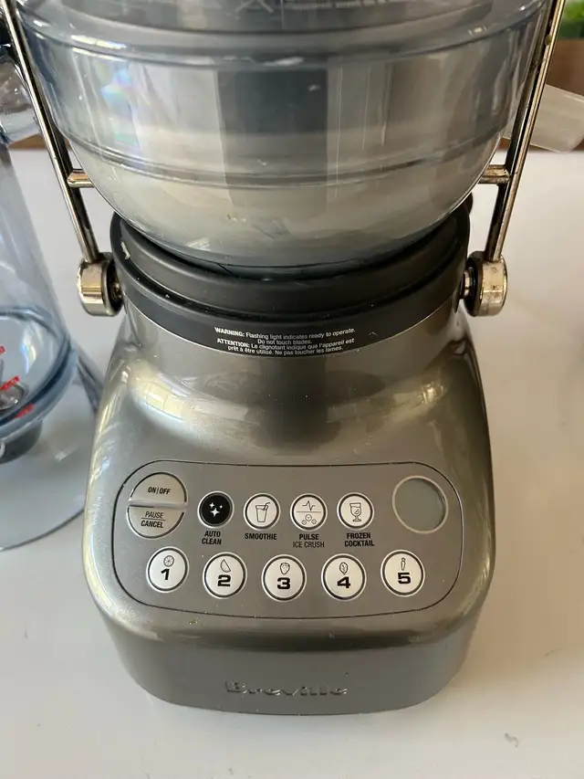 Juicer/Blender in Processors, Blenders & Juicers in Ottawa - Image 4