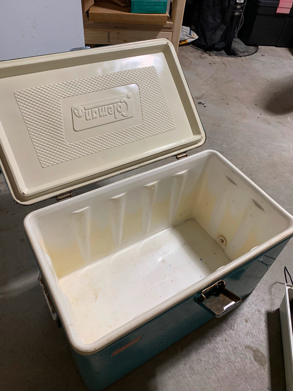 Vintage Coleman cooler in Arts & Collectibles in Kingston - Image 2
