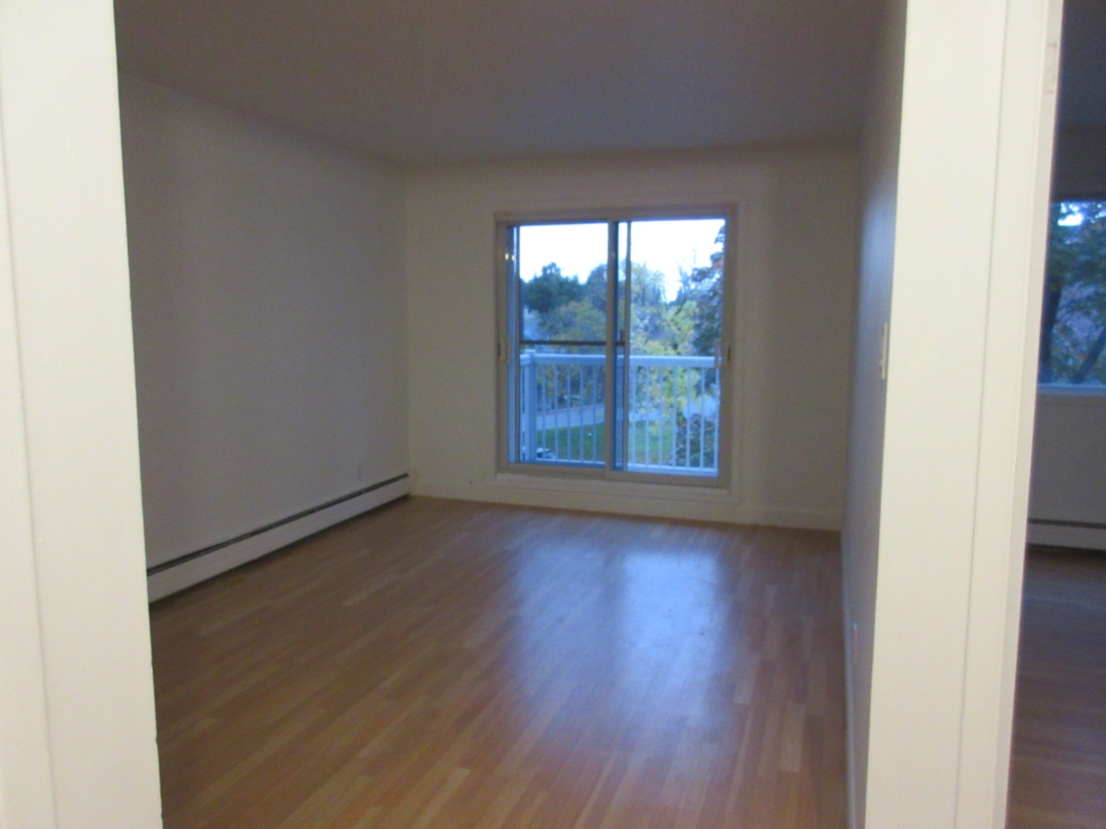 Anjou 4 ½, Parc de Talcy, situé au 2 ième étage 1700$/mo — photo 1
