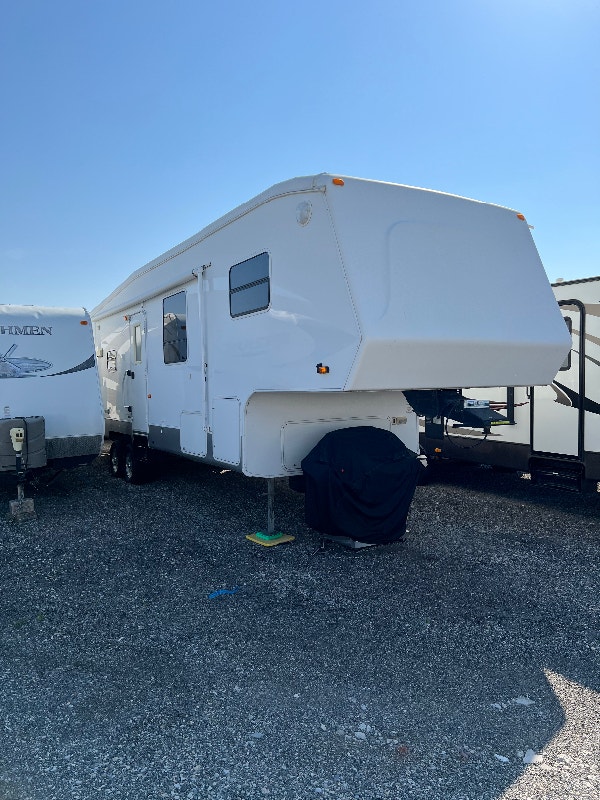 Crossroads Cruiser Mid Bunk Fifth Wheel. Trade for side by side