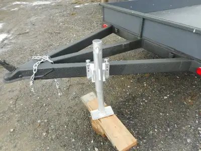 REMORQUE ( TRAILLER ) RÉNOVÉ A NEUF DOUBLE ESSIEUX TORFLEX SANDBLASTER ET PEINT LINEX GRANDEUR INTÉR...