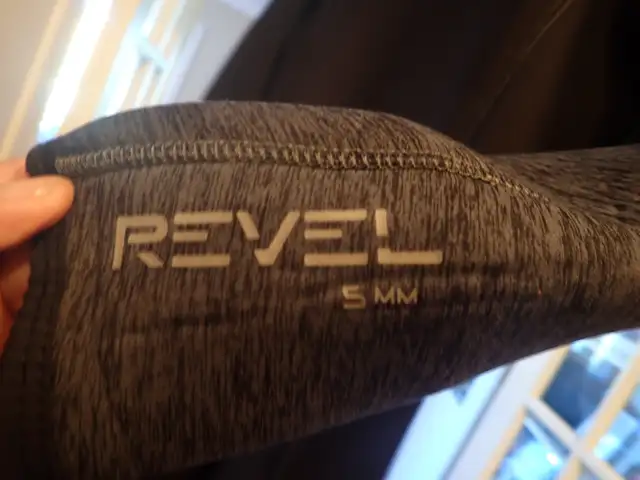 Bare Revel 5mm Men's Wetsuit - Size 2XLS - Great Condition in Water Sports in Ottawa - Image 3