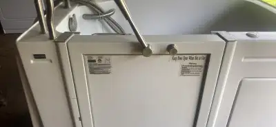 walk-in tub with jets good condition , View more