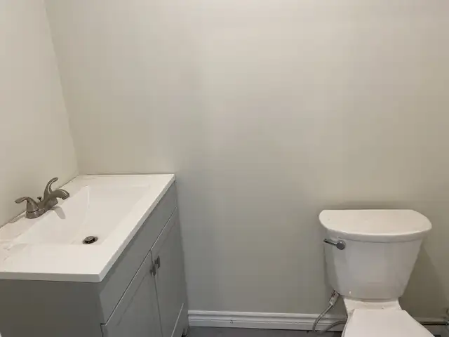 light industrial warehouse with office in Commercial & Office Space for Rent in Kawartha Lakes - Image 10