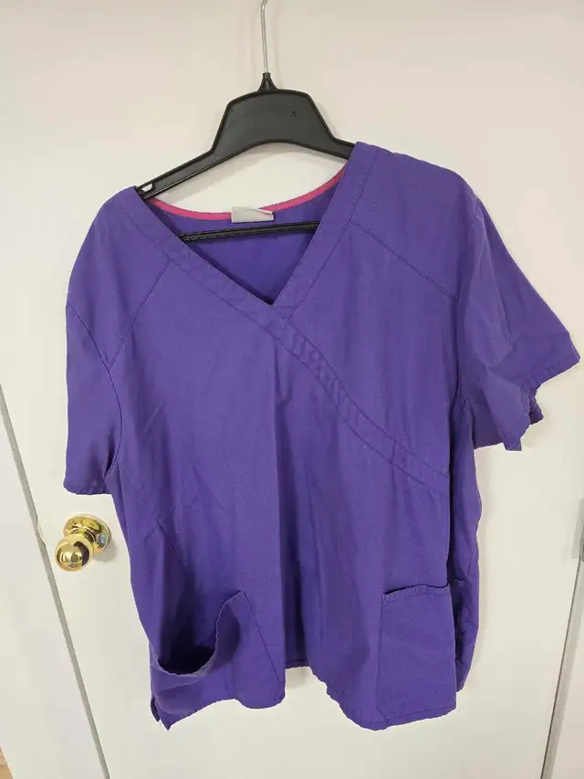 womens 3xl scrub tops in Women's - Tops & Outerwear in Lethbridge - Image 3