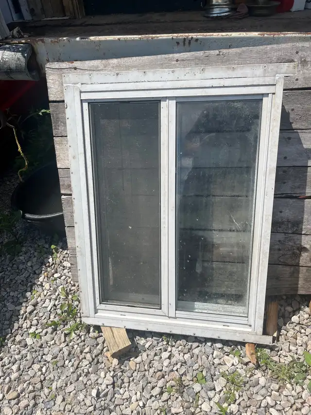 Used Aluminum Side Slider Window  in Windows, Doors & Trim in Oakville / Halton Region - Image 2