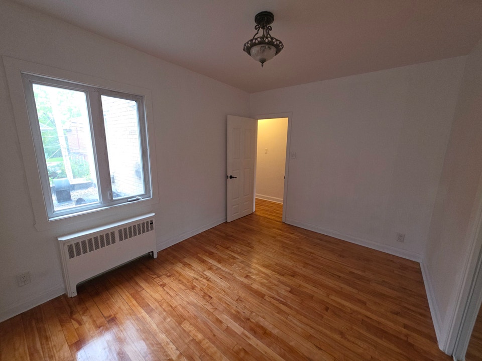 3 1/2, Chauffe, Haut de Triplex, Saint-Laurent 5