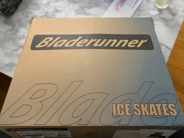Bladerunner Micro Ice in Skates & Blades in City of Montréal - Image 3