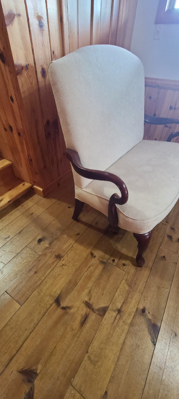 Gooseneck Settee in Chairs & Recliners in Saint John - Image 3