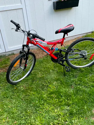 Boys Supercycle 18 speed, 24 inch wheels in nearly new condition, located in Oakville.