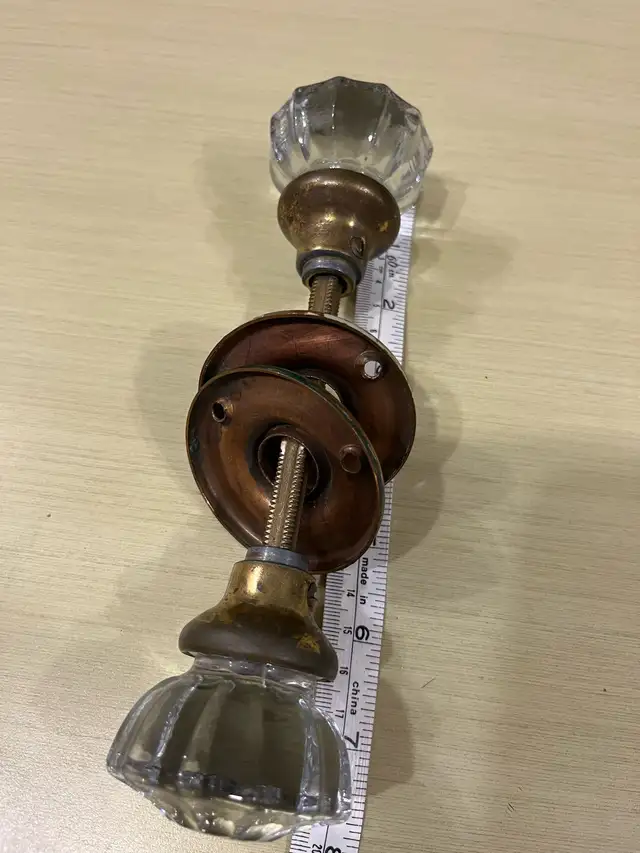 Vintage Crystal and brass door knobs, MIKASA Crystal & Angel in Home Décor & Accents in Calgary - Image 2
