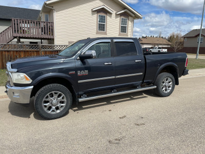 2014 Ram 2500 6.4 litre Heavy Duty Hemi Laramie 