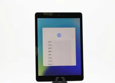 ***NON NÉGOCIABLE*** Ios 18,5....Il est en bonne condition, usure normal, plusieurs heures d autonom...