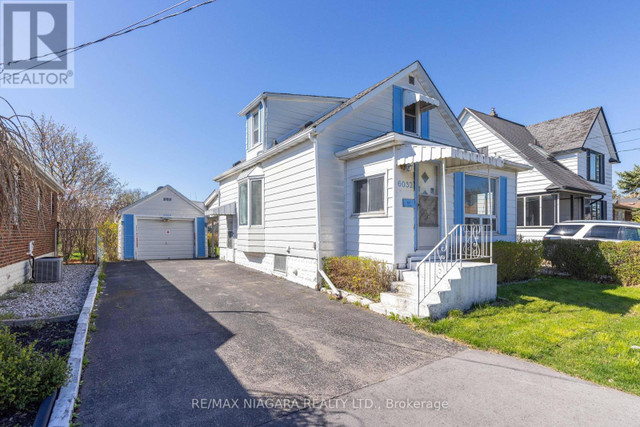 HOUSE  FOR SALE IN NIAGARA FALLS in Commercial & Office Space for Sale in St. Catharines - Image 4
