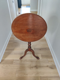 Antique round tilt top  pedestle table